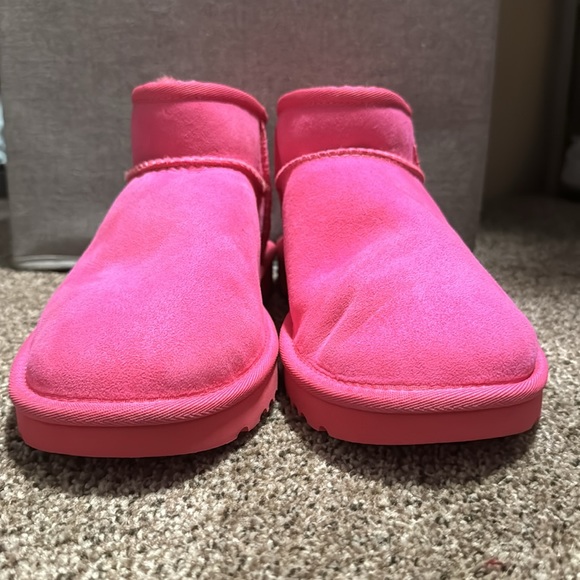 UGG Ultra Mini boots *Carnation size 8 NEW - Picture 2 of 8